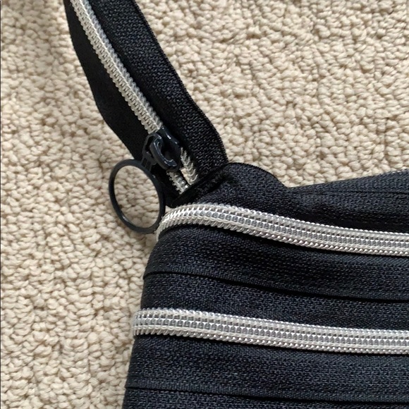 Zip up purse - Picture 2 of 3